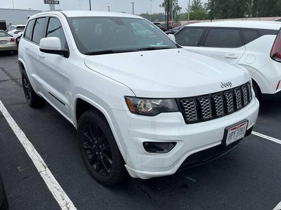 JEEP GRAND CHEROKEE 2018 1C4RJFAGXJC294493 image